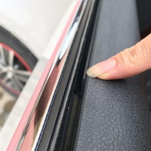 نوار مشکی دور شیشه اتومبیل چیست؟